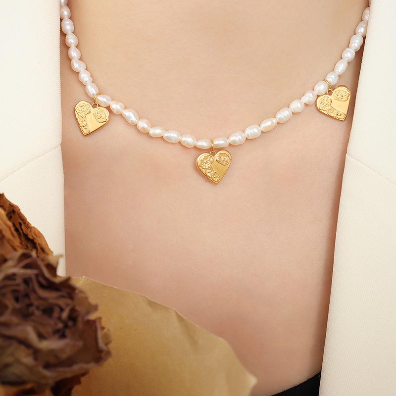 Retro Luxury Freshwater Pearl Necklace with Gold-Plated Titanium Steel Peach Heart Pendant