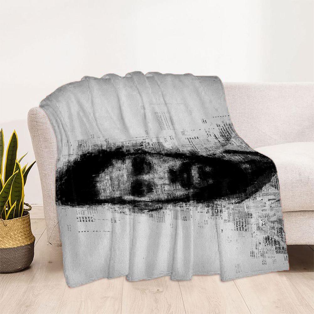 Soccer Player Action Blanket Warmthful Decor Great for Bed Livingroom Chair for All Seasons Digital Print Unique Gift for Family and Friends Camping