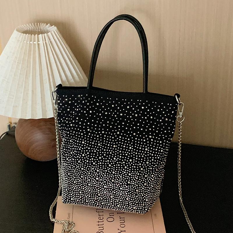 

Denim Urban Chic Bucket Bag With Magnetic Closure And Interior Pocket Phone чорний