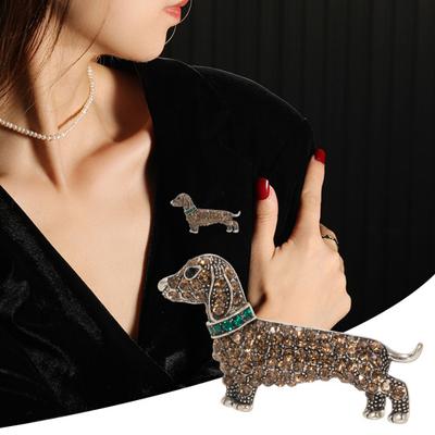 Retro Köpek Şekli Broş Parlayan Rhinestones Kakma Pin Takım Elbise Yaka Şal Hayvan Rozeti Kıyafet Giyim Aksesuarları