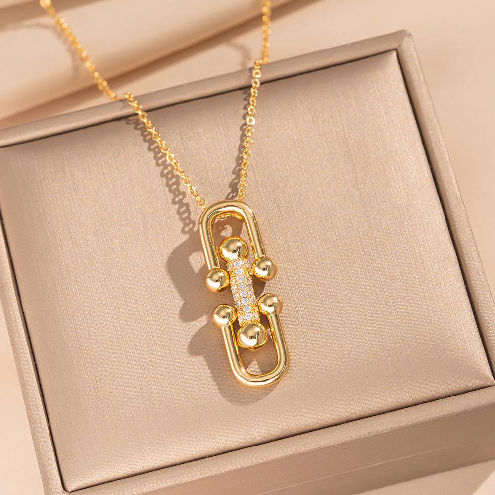 18K Gold Zircon Horseshoe Pig Nose Pendant - Trendy Luxury Design