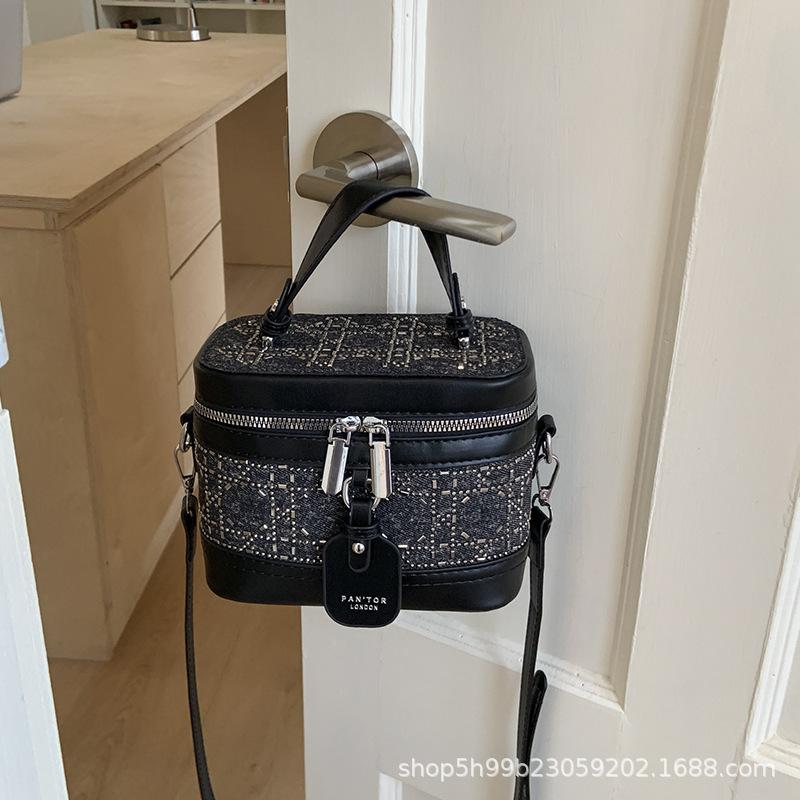 

Hand carry high-end bucket bag women s fashion shoulder bag summer new niche simple casual women s bag чёрный