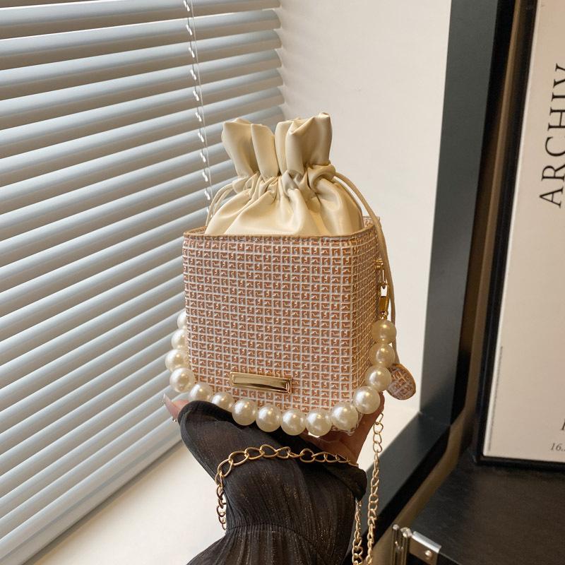 Premium Texture Light Luxury Niche Portable Box Bag Trendy New Fashion Commuting Versatile Shoulder Messenger Bag