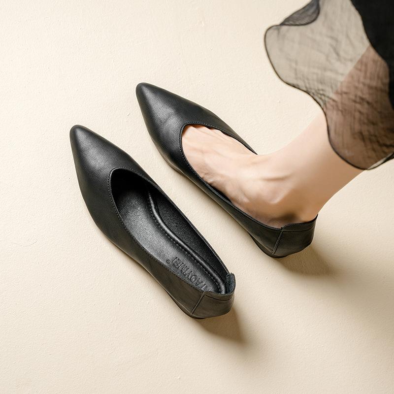 Leather single shoes thick heel 2025 new versatile fairy wind ladyshoes shallow mouth middle heel size women's shoes grandma shoes versatile