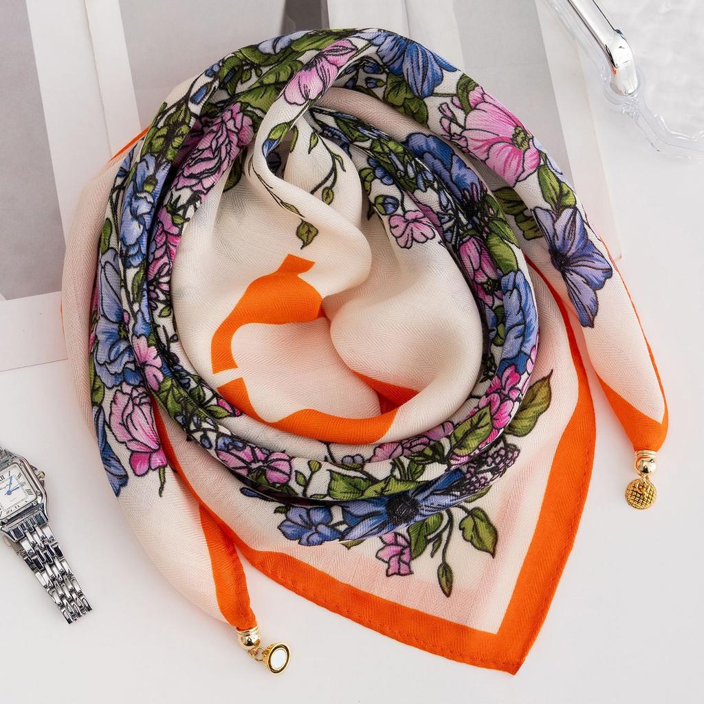 Winterwarme Schals, Schals, Klassische Karobänder, Strickjacken und Warme Decken für den Außenbereich