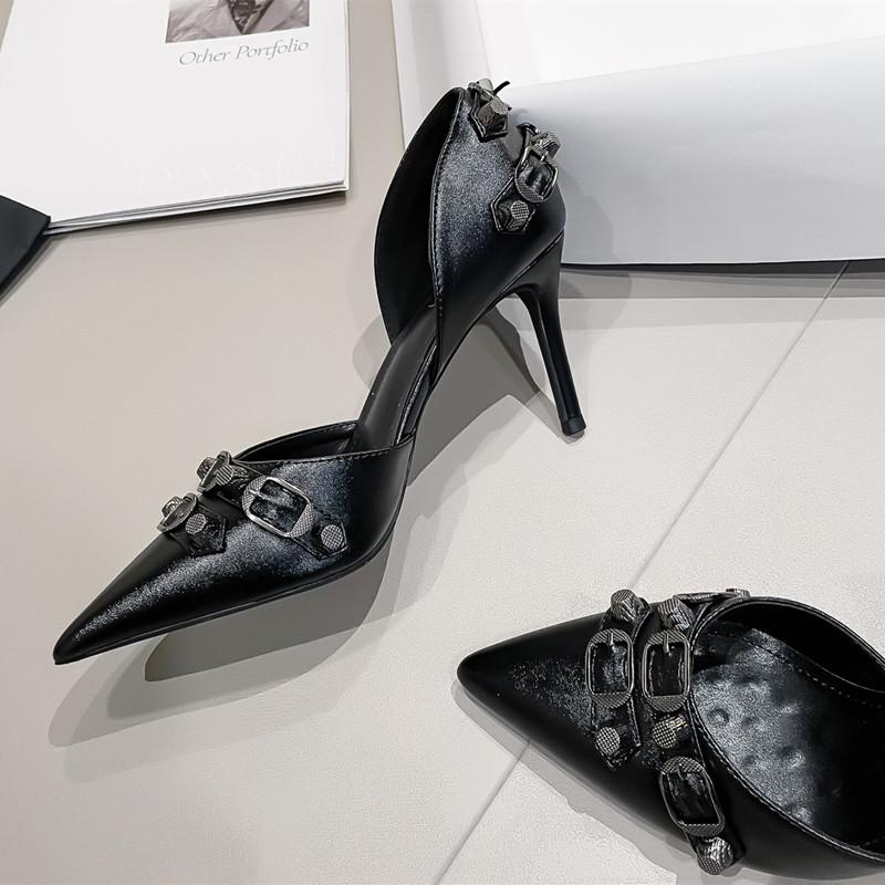 Mode Mode Schwarz Lackleder Metalldekor Damen Pumps Frühling Sommer Gothic Punk Nieten Riemen Schnalle High Heels Coole Mädchen Schuhe