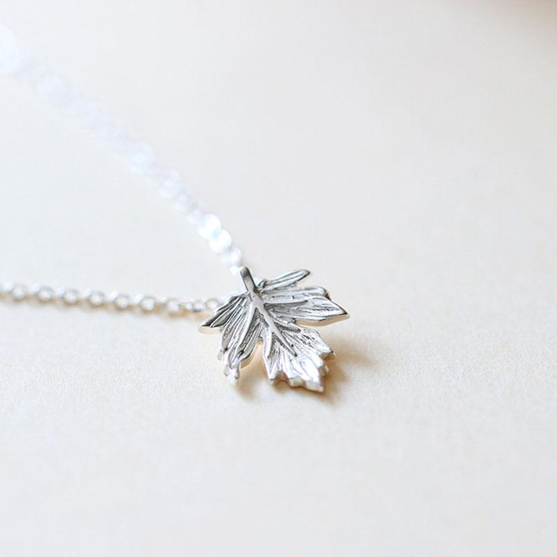 

Маленькая свежая личность простая цепочка для ключицы студентов Мори корейская версия литературного и щедрого ожерелья из кленовых листьев для женщин