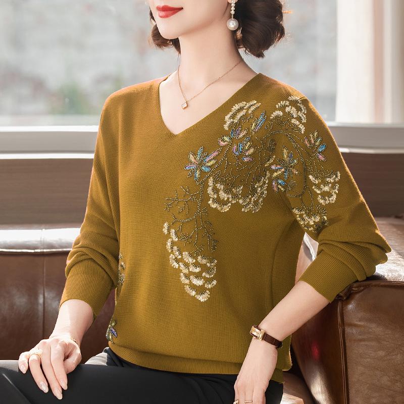 Happy Mother-in-law V-neck Red Knitwear with Handmade Sequin Embroidery - Slimming and Age-Reducing Top for Spring and Autumn