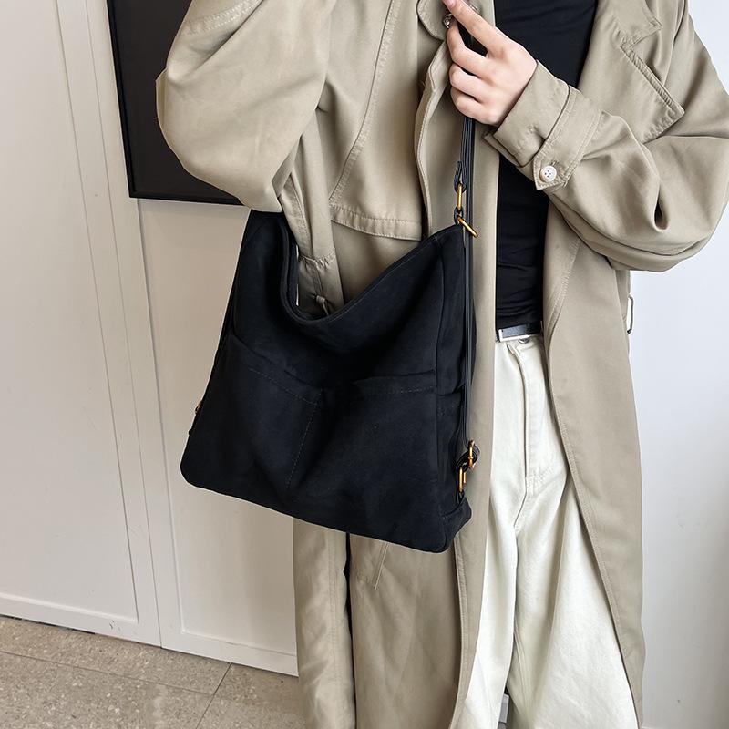 2025 autumn new shoulder bag popular versatile solid color fashion trend simple large capacity premium messenger bag