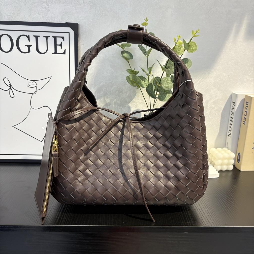 Cross-border bag women's large-capacity 2026 new trendy fashion woven portable bucket bag versatile commuter tote bag