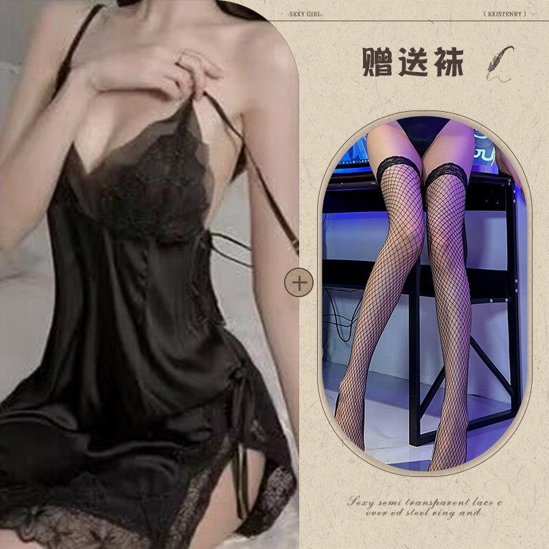 Sexy underwear, small breasts, sexy temptation, convenient suspenders on the bed, no need to take off sleeping clothes, nightgown teasing robe