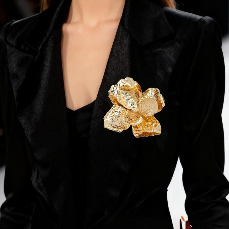 1 Stück Damen Großes Statement Elegantes Kragenzubehör Luxuriös Retro 3D Geschichtete Goldene Blume Brosche Für Party Hochzeit Täglich