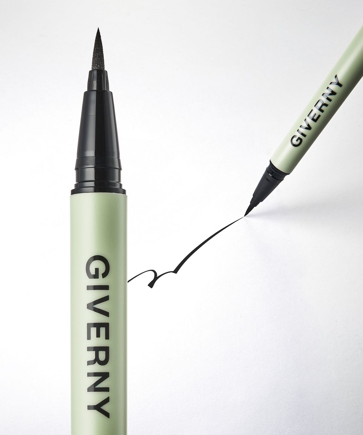 Close-fitting pen liner 01 Black