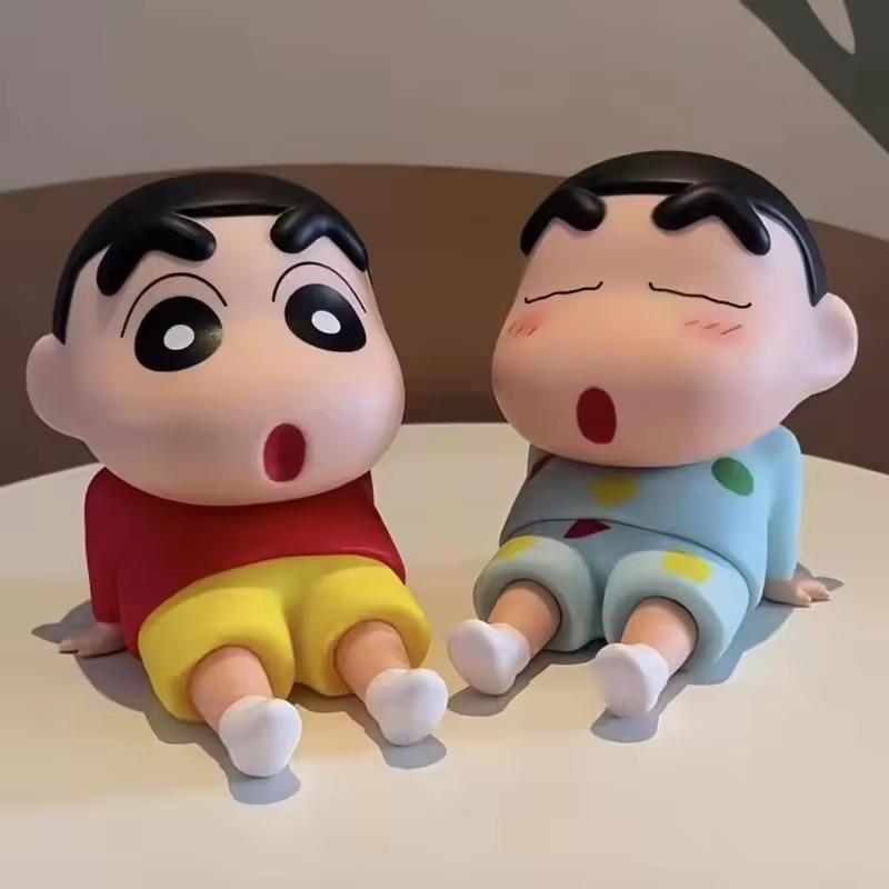 Crayon Shin-chan Postać z Anime Uchwyt na Telefon Komórkowy Kawaii Dekoracja na Biurko Uchwyt na Telefon Komórkowy Mini Dekoracja Zabawka Prezent