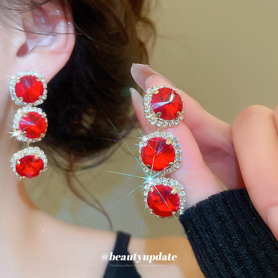 European-American Rhinestone Geometric Earring & Necklace Set: Exquisite High-End Clavicle Chain with Retro Flair.