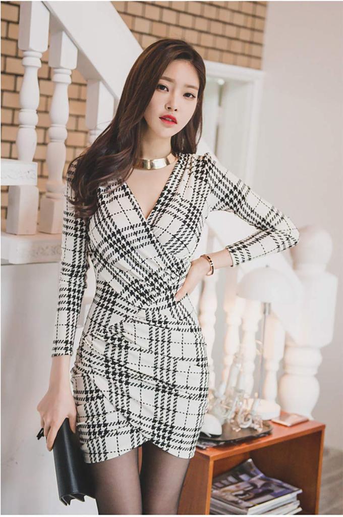 Village Gingham Check Tight Long Size 342 H&T Women's Dress, Fit, Stretch, Sleeves, (M, White)