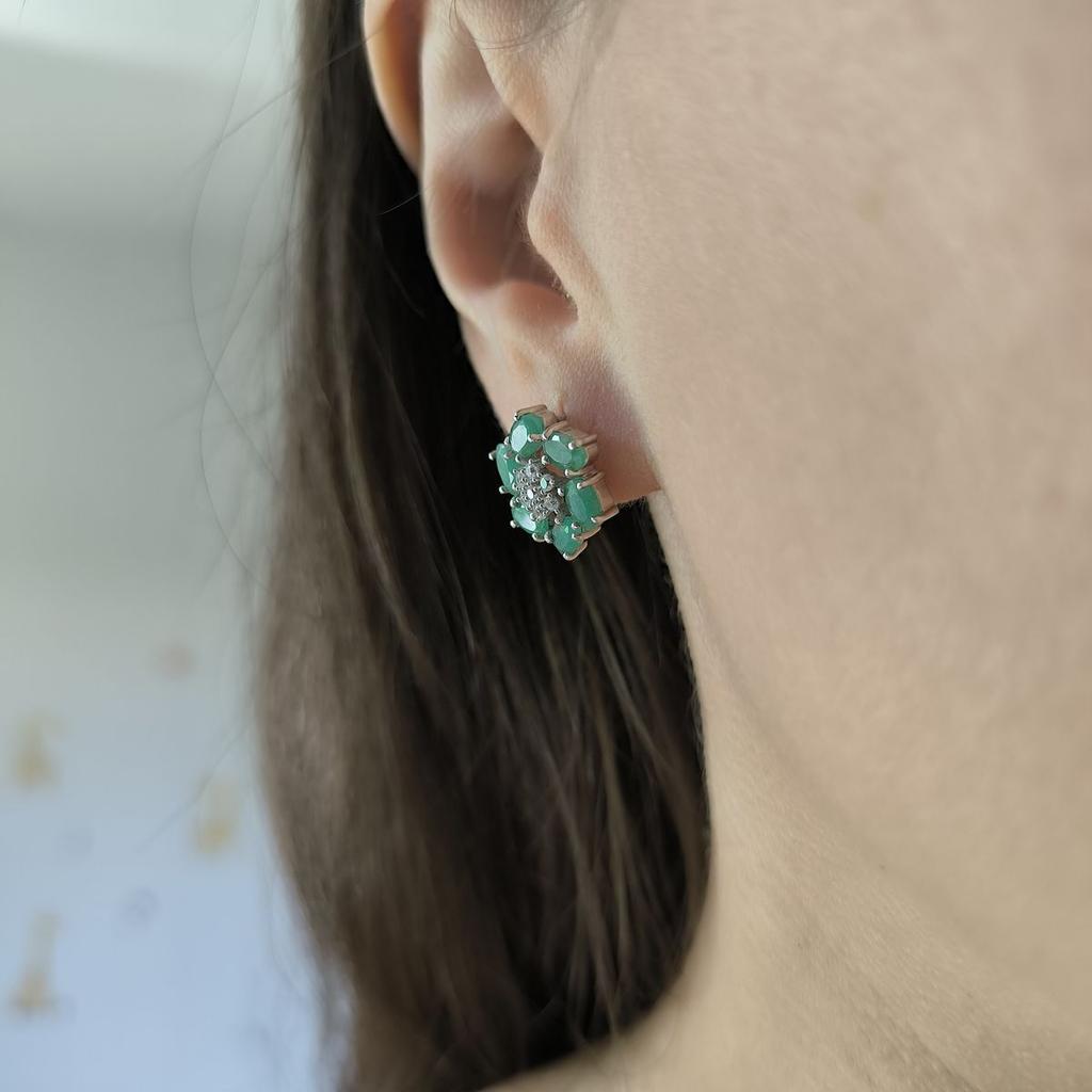 Boucles d'oreilles en argent avec émeraude naturelle et zircone cubique (2187776)