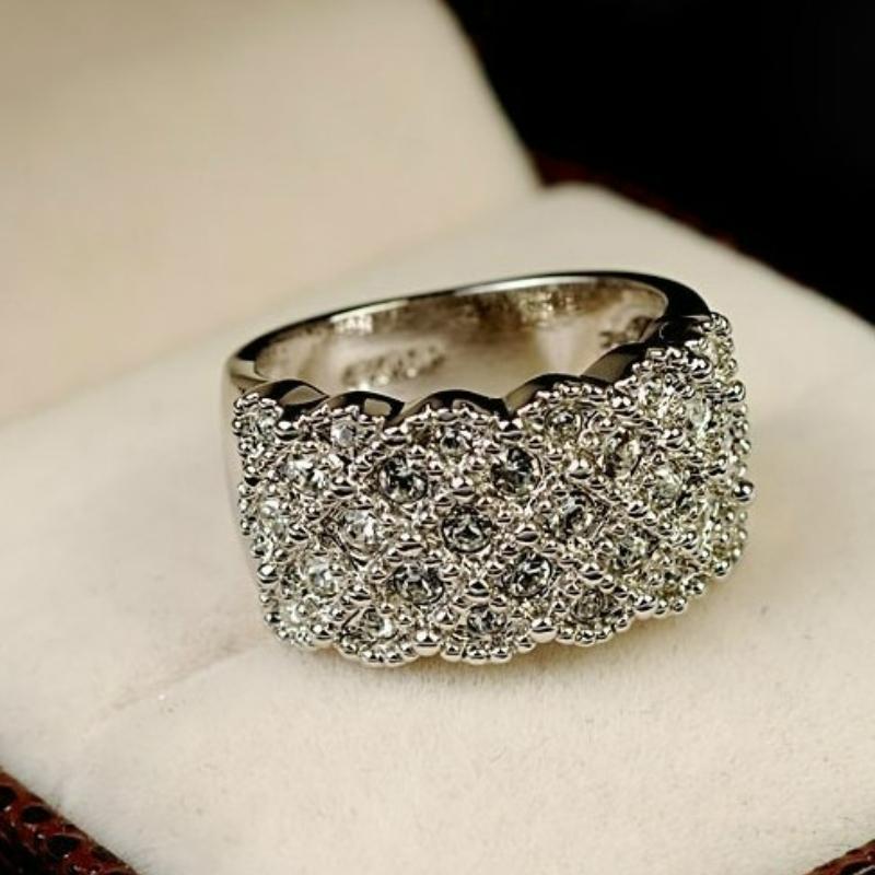 Luxury Ladies Rhinestone Inlaid Finger Ring Wedding Engagement Jewelry Gift