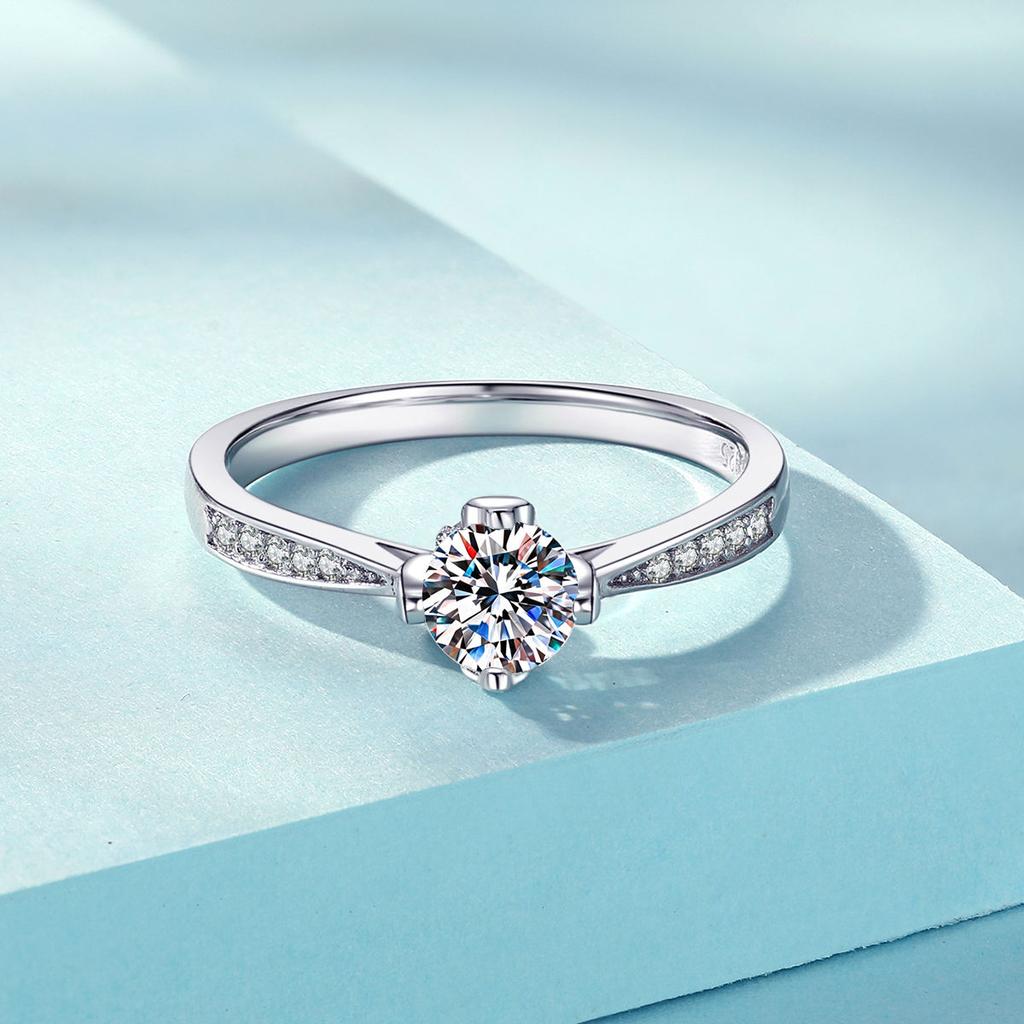 GRA Certification S925 Sterling Silver 0.5CT Moissanite Engagement Ring Twisted Paved Side Stones Rhodium/Gold Plated for Women