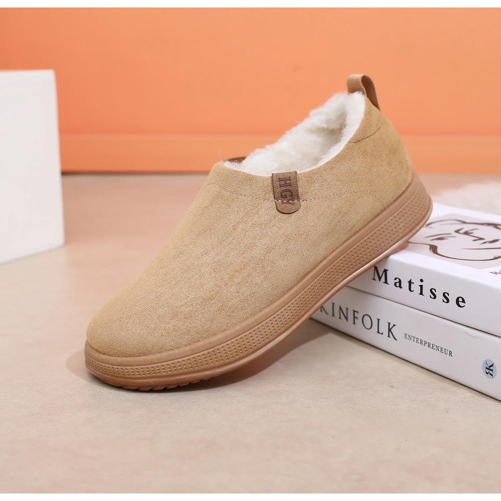 

Пара мінімалістичних, елегантних та модних чоловічих снігоступівЗ підкладкою з приємного для шкіри плюшу, який зберігає тепло 45 жовтий