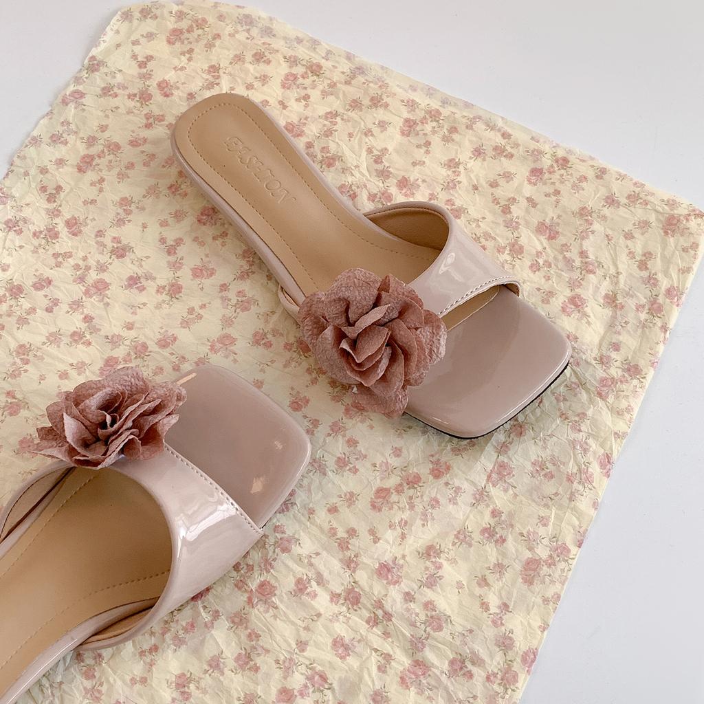 Popular fairy wind non-slip one-word slope heel slippers female summer wear 2025 new versatile French square head cool slippers