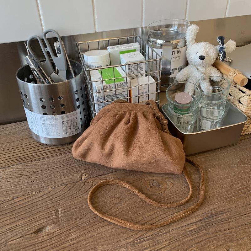 

Retro pleated small bag women s new fashion matte mini dumpling bag autumn and winter texture messenger bag коричневый