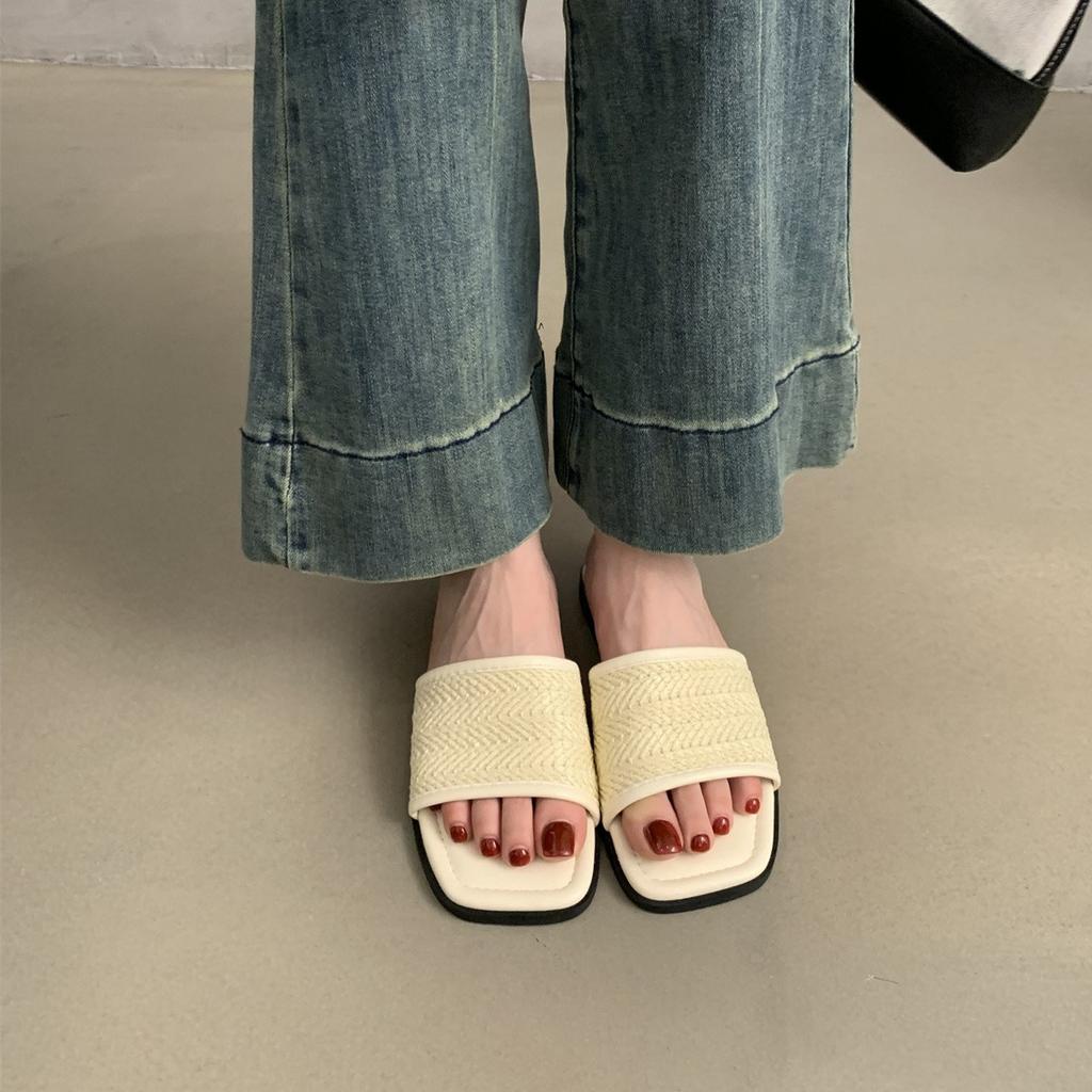 French flat-bottomed woven small cool slippers women's shoes wear 2025 new summer soft-soled beach one-word sandals