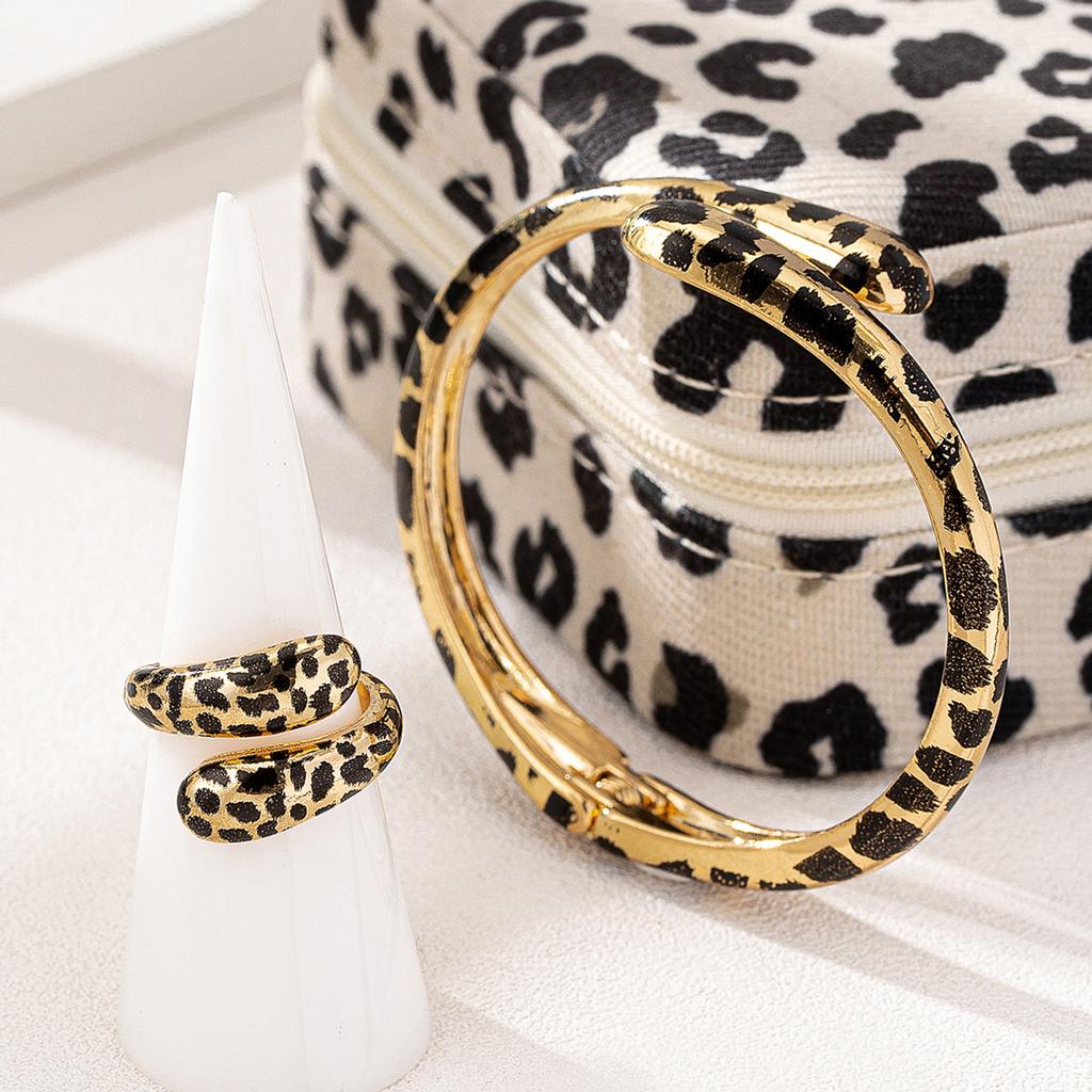 Unique Leopard Print Jewelry Adjustable Opening Bracelet and Ring Set for Fashion Enthusiasts Elegant Accessories