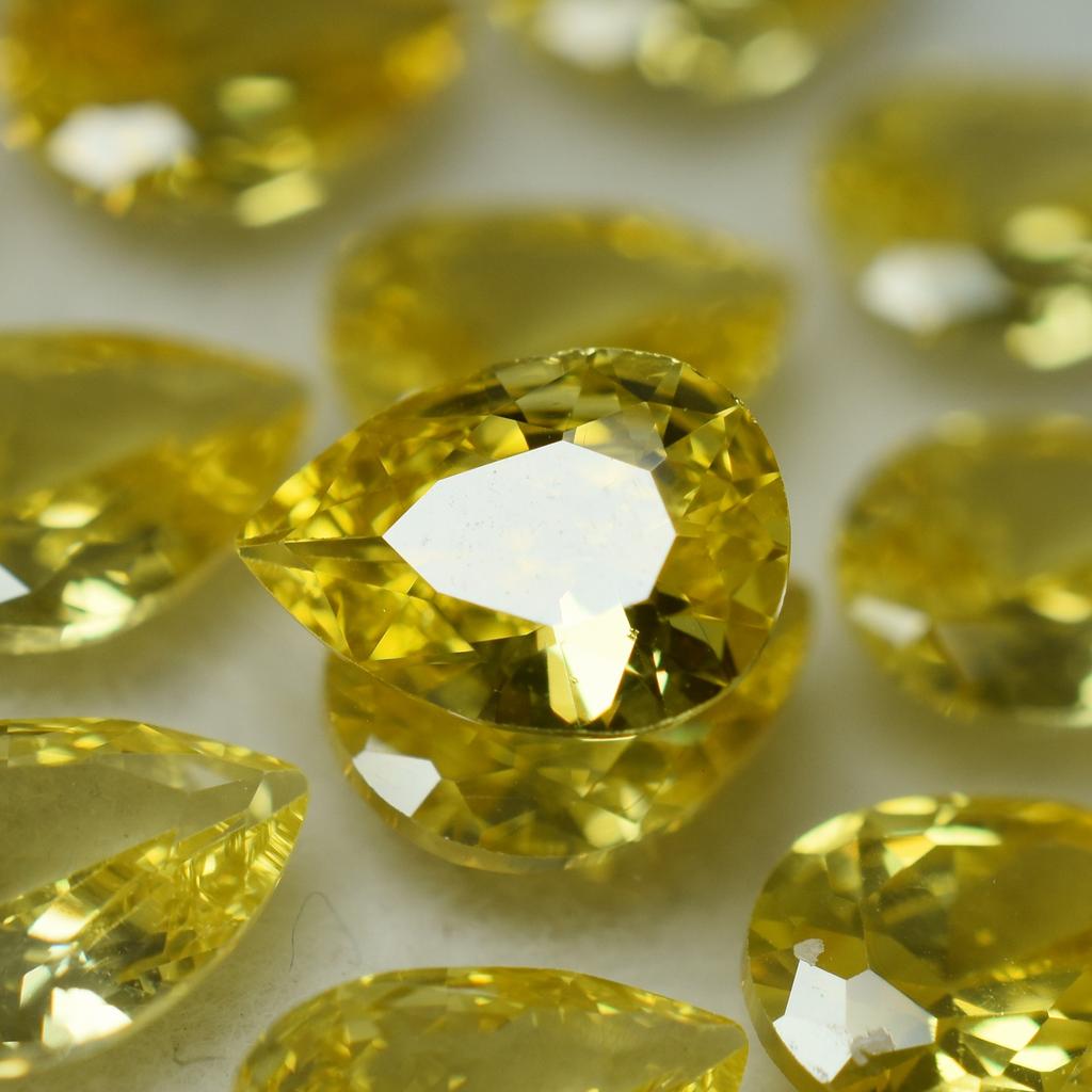 Safir Natural Galben Tăietură Frumoasă Pară CERTIFICAT Piatră Prețioasă Liberă