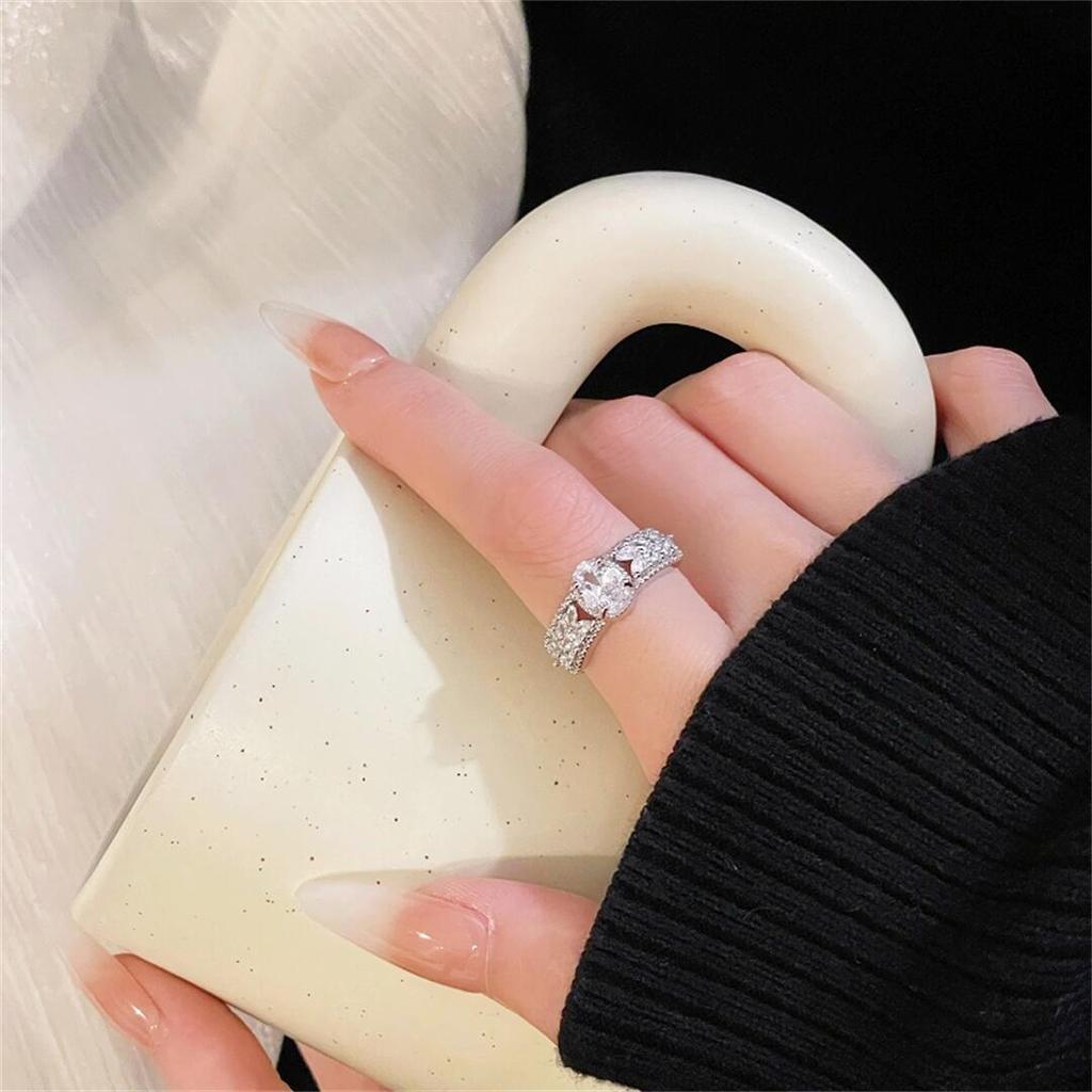 Bague Zir*****Pen Exquise Super Flash Rangée Diamants Lumière de Bague de Luxe Niche Haut Sens Mode Navette Bague Index Personnalisée