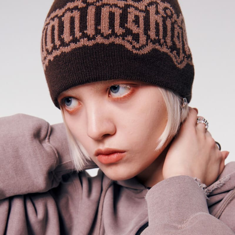 

ШАПКА ЖАККАРДОВАЯ С ЛОГОТИПОМ ЧЕРЕПА RUNNINGHIGH [КОРИЧНЕВАЯ] F