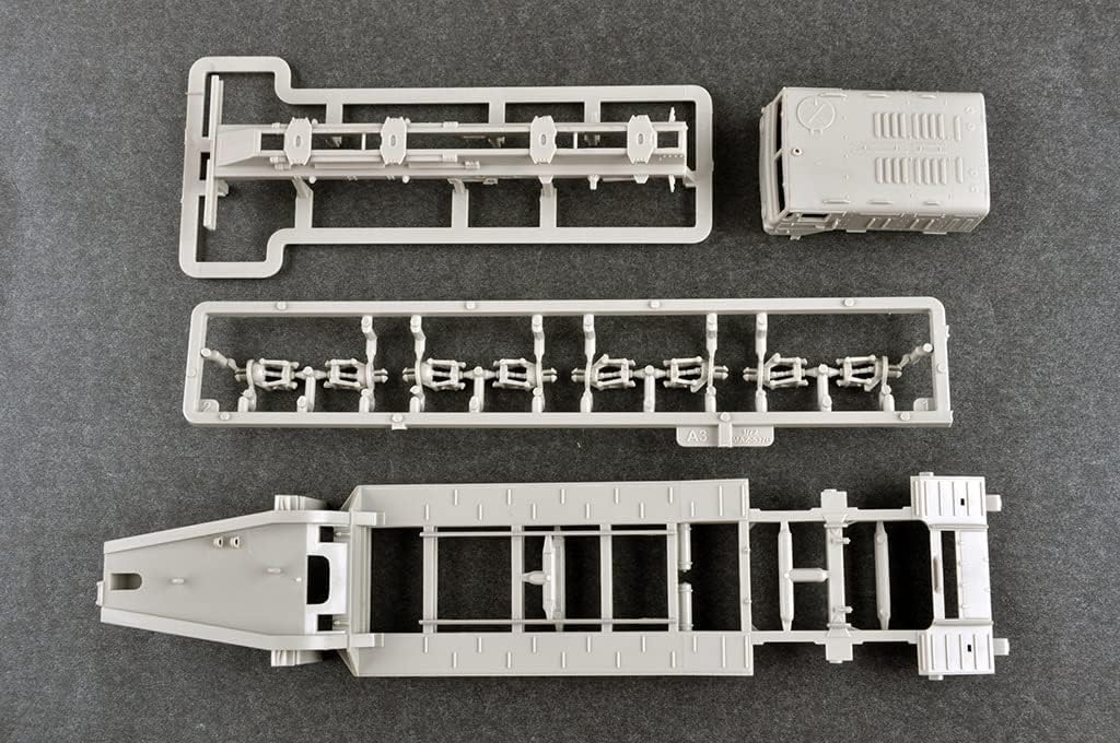 Trumpeter Tractor ChMZAP 5247G Plastic Model Kit 07194 1/72 MAZ-537G & Semi-Trailer