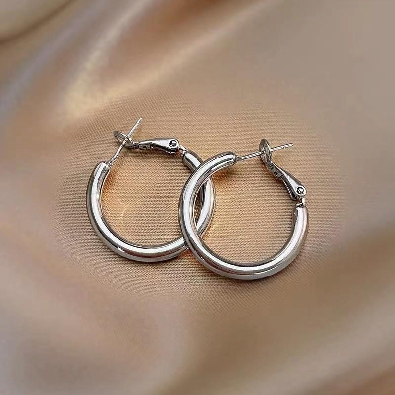 Silver Needle Geometric Heart Hoop Earrings - Retro & High-End Style for a Bold Look