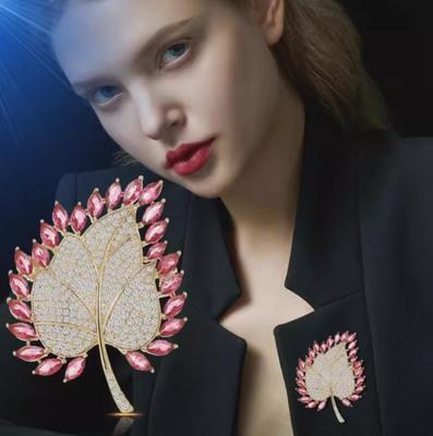 Broches et bijoux de corps