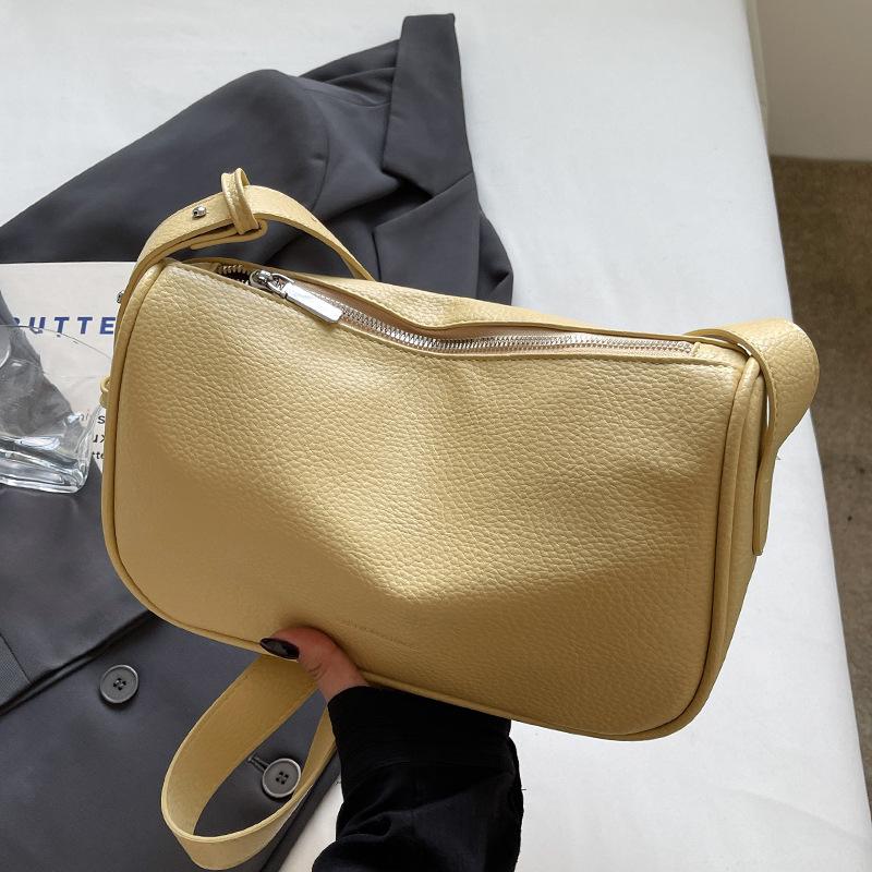 

This year s super popular Korean version of the simple solid color lychee pattern texture small bag casual versatile commuter travel messenger bag wom