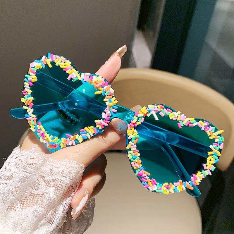 2024 European & American Heart-Shaped Personalized Fashion Sunglasses for Women - Trendy Party Beachwear
