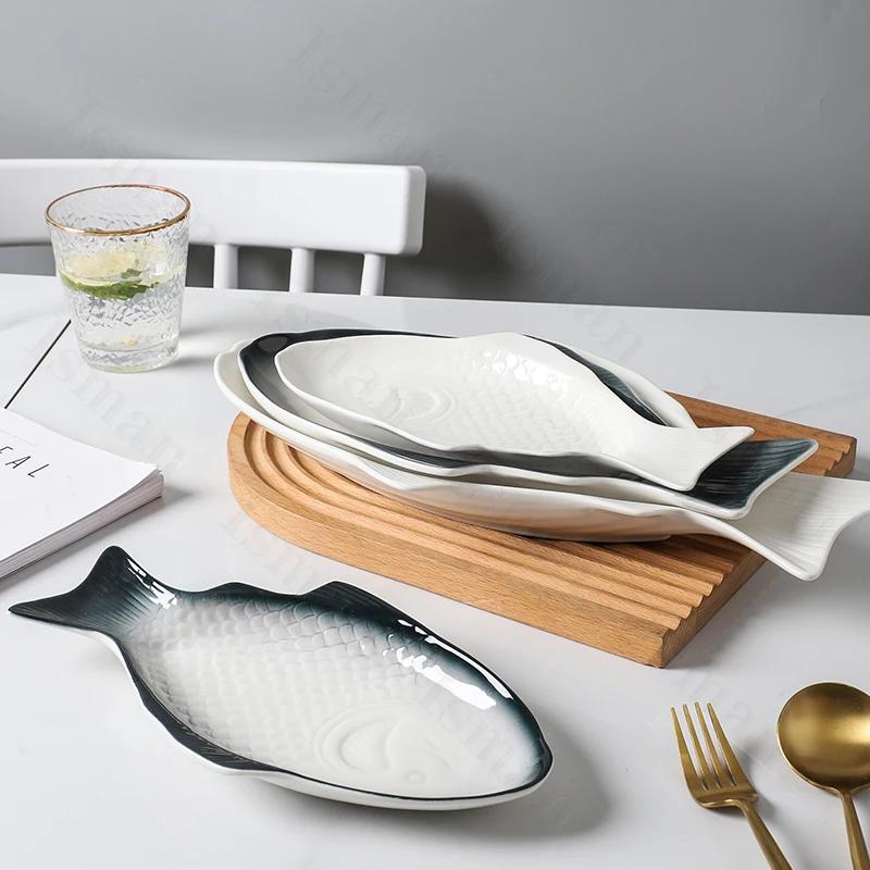 Kreativer Keramikteller in Fischform, einfaches Restaurantgeschirr, gedämpftes Fischgericht, gegrillte Fisch- und Meeresfrüchtegerichte, Speiseteller