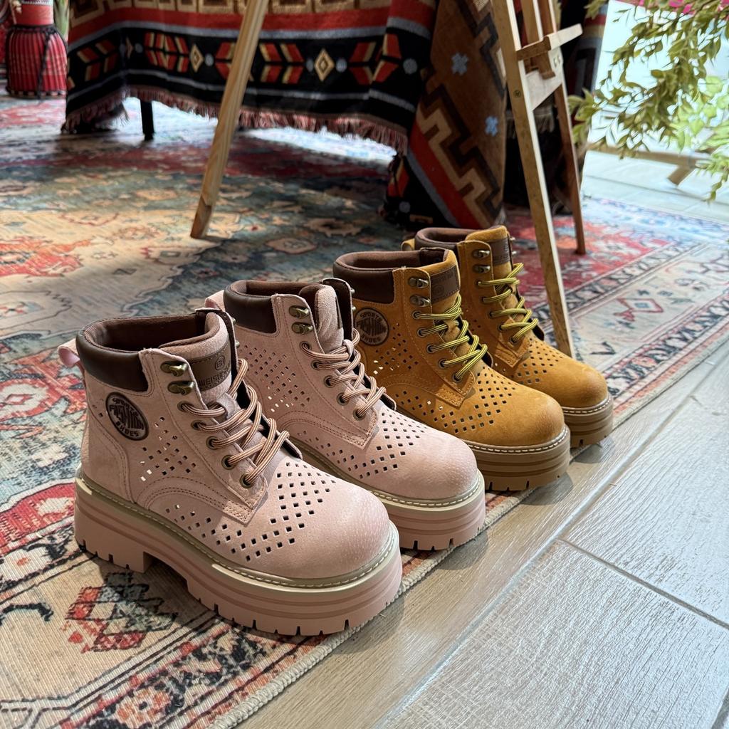 Evropská matná hovězí kůže stohovací boty dámské 2025 podzimní nošení krátké boty všestranná ležérní móda retro vysoké Martinovy boty vlna