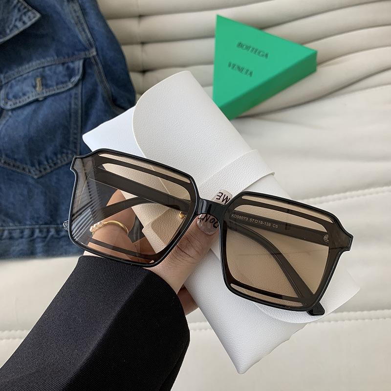 

Новые модные большие солнцезащитные очки женские брендовые дизайнерские винтажные квадратные солнцезащитные очки женские большие оправы UV400 Oculos De Sol As shown