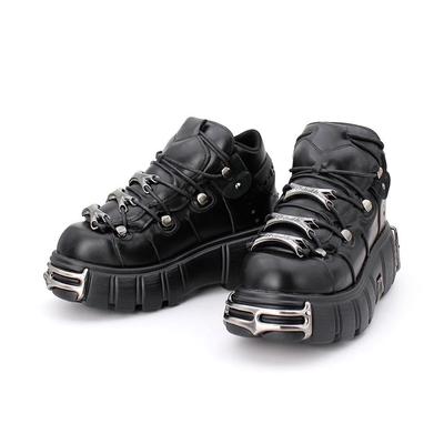 Stivali da donna gotici punk high-top in pelle con suole spesse primavera 2024