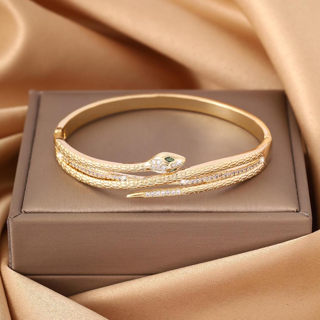 Exquisites 2025 Europäisch-Amerikanisches Nagelarmband mit Zirkon, Luxuriöser Kupferschmuck
