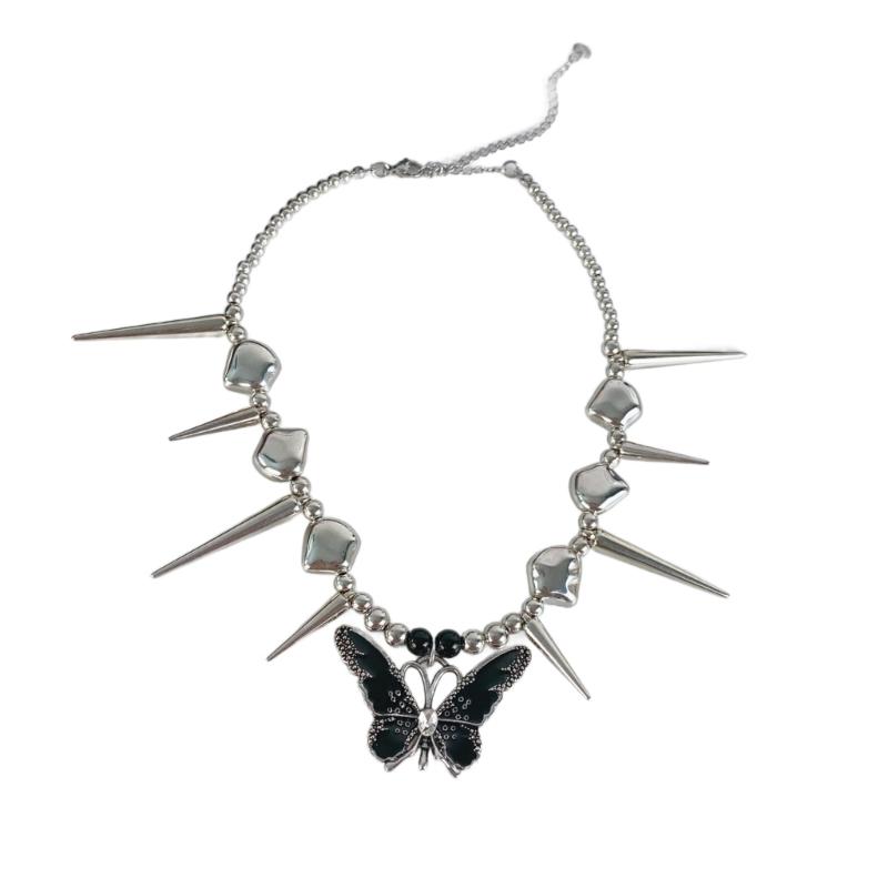 Butterfly Rivet Necklace Adjustable Clavicle Chain Trendy Punk Jewelry Versatile Neckland for Edgy Fashion Enthusiasts 1