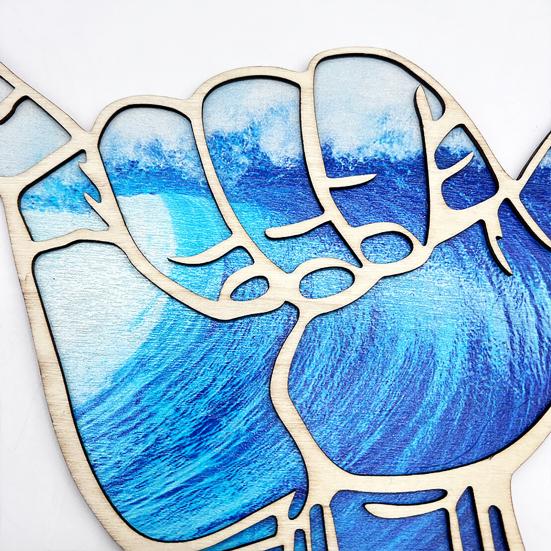 Hang Loose Hand Sign Wooden Sculpture Coastal Beach Surf Hand Gesture Figurine for Home Office Hotel Living Room Kitchen Bedroom Decor