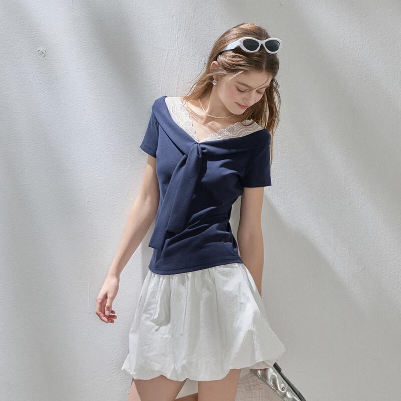 Sancai Women's Cropped Lace V-Neck T-Shirt