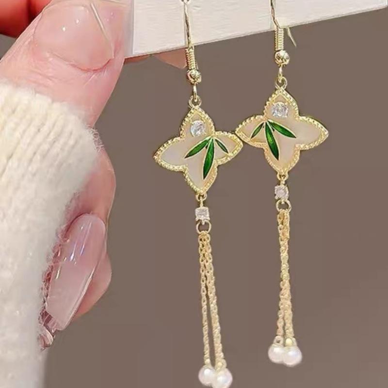 Trendy Maple Leaf Tassel Earrings: Retro Chinese Hanfu Style