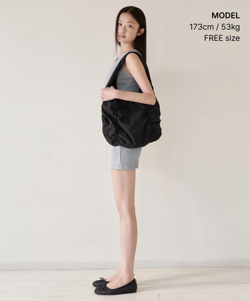 MUSINSA STANDARD WOMAN Women'S Bright Shirring Shoulder Bag [Black]