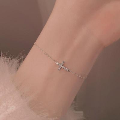 Exquisite Light Luxury Cross Bracelet for Women - Perfect Gift for Bestie, Niche High-End Jewelry, Hot Style, Thin Design.