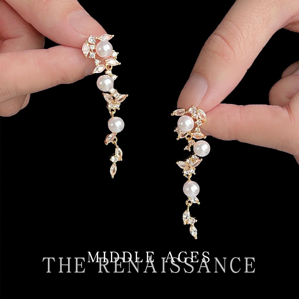 Medieval style slightly inlaid zircon leaves long pearl fringed earrings fashionable light luxury earrings