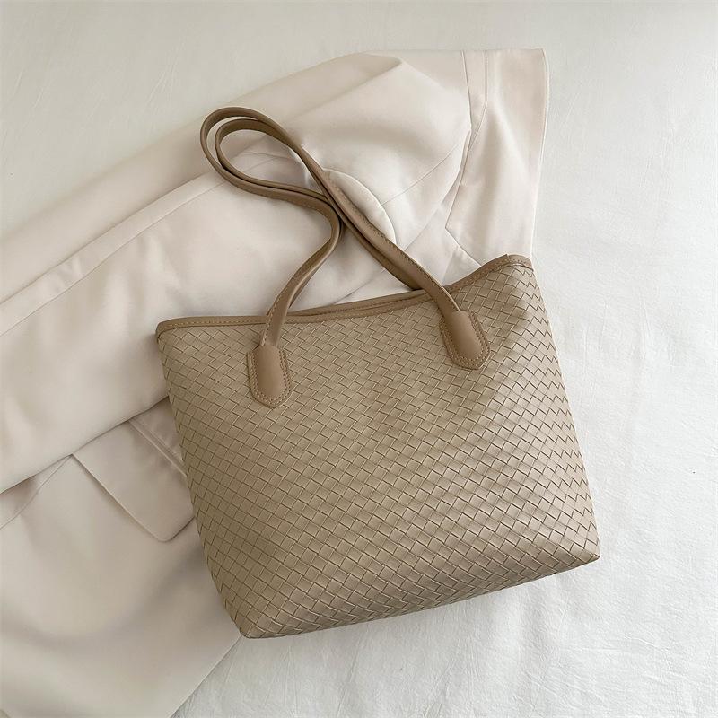 Shoulder women's bag fashionable and casual large-capacity beautiful bag new simple trend tote bag