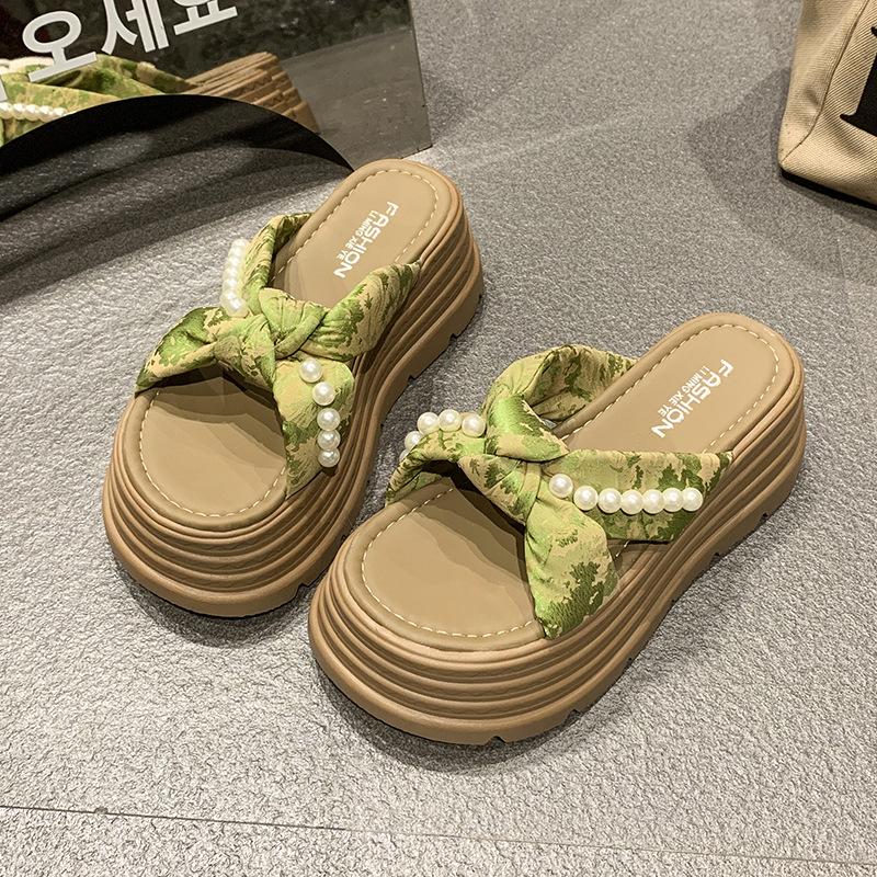 New Chinese-style cross-strapped pearl cool slippers for women's summer wear 2025 new foreign-style thick-soled heightening one-word slippers